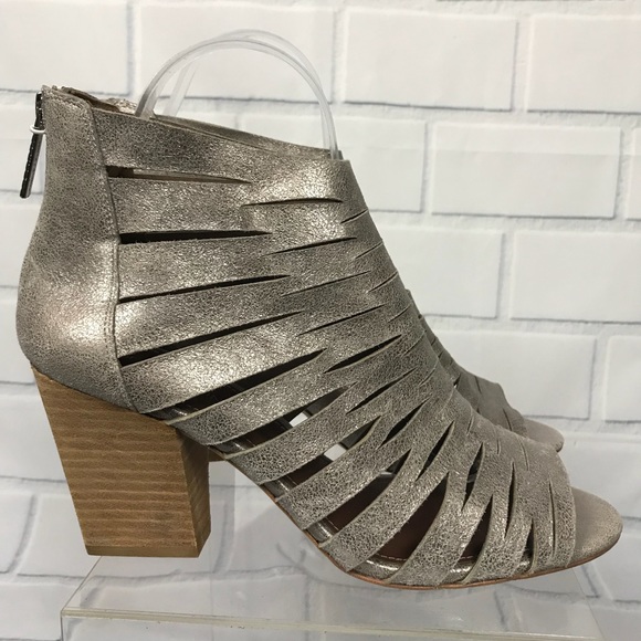 Donald J Pliner Womens Greece